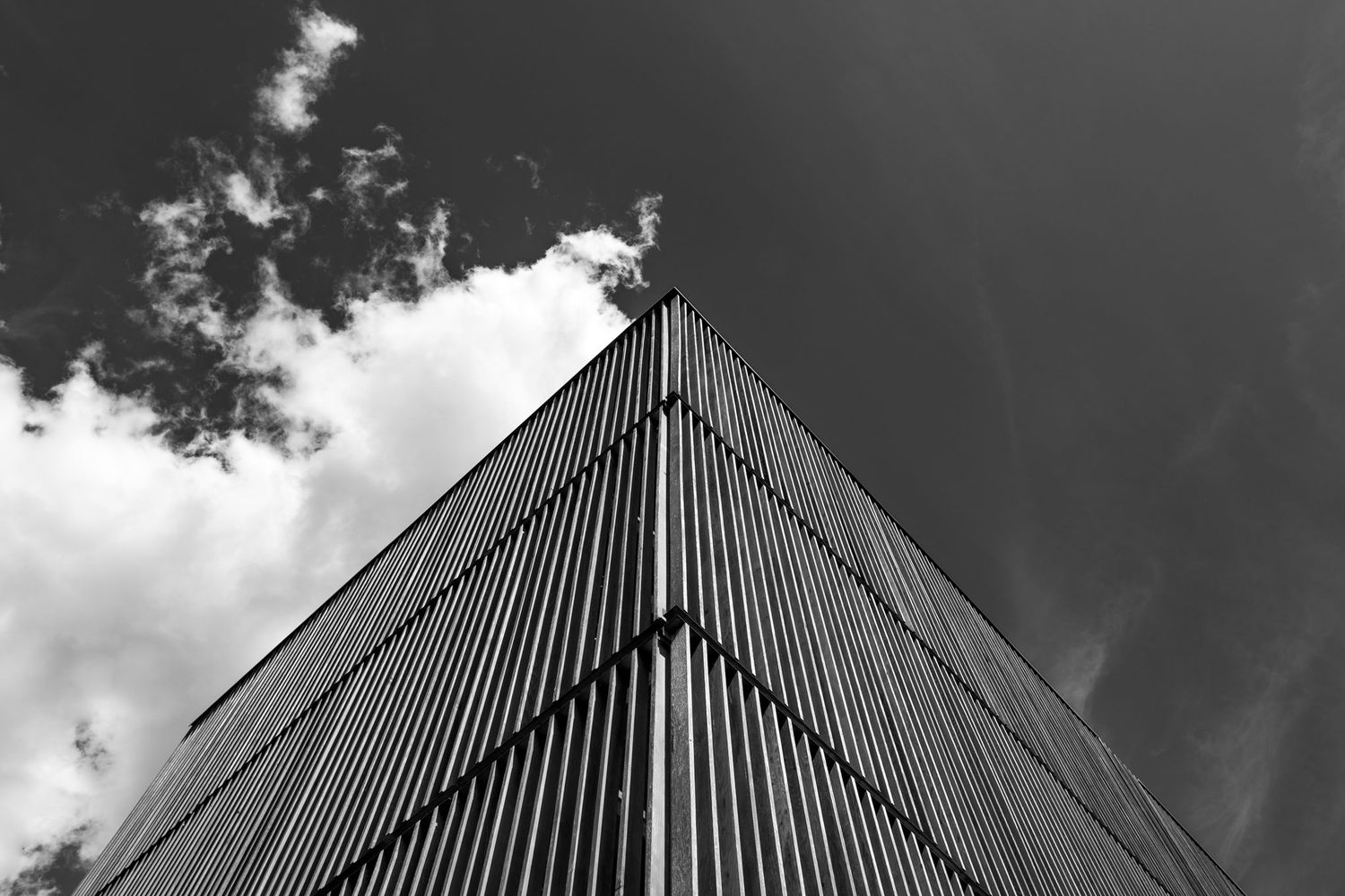 Paysage immortalisé, ambiance graphique, lumière contrastée / Nancy