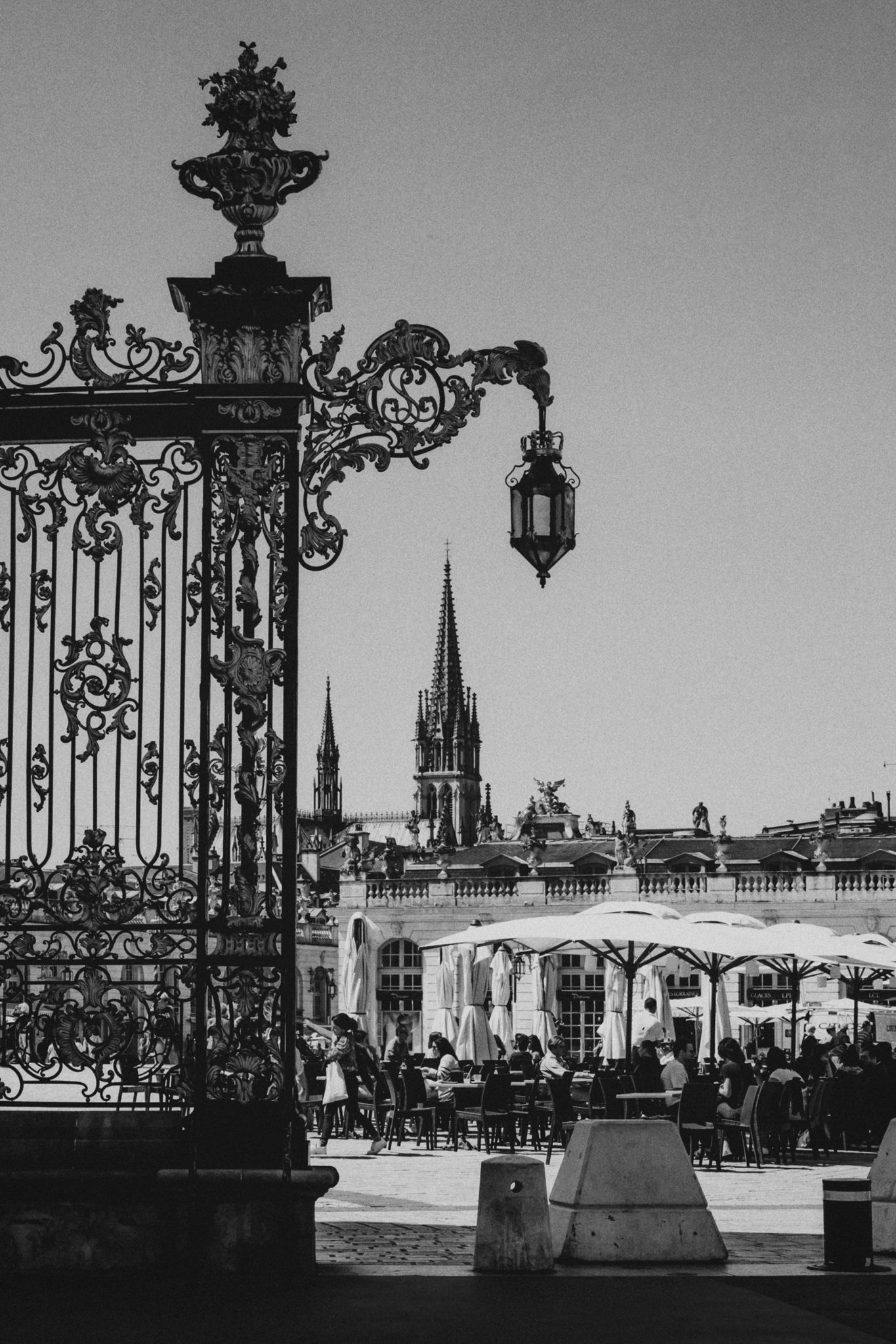 Paysage immortalisé, ambiance graphique, lumière contrastée / Nancy Place Stanislas