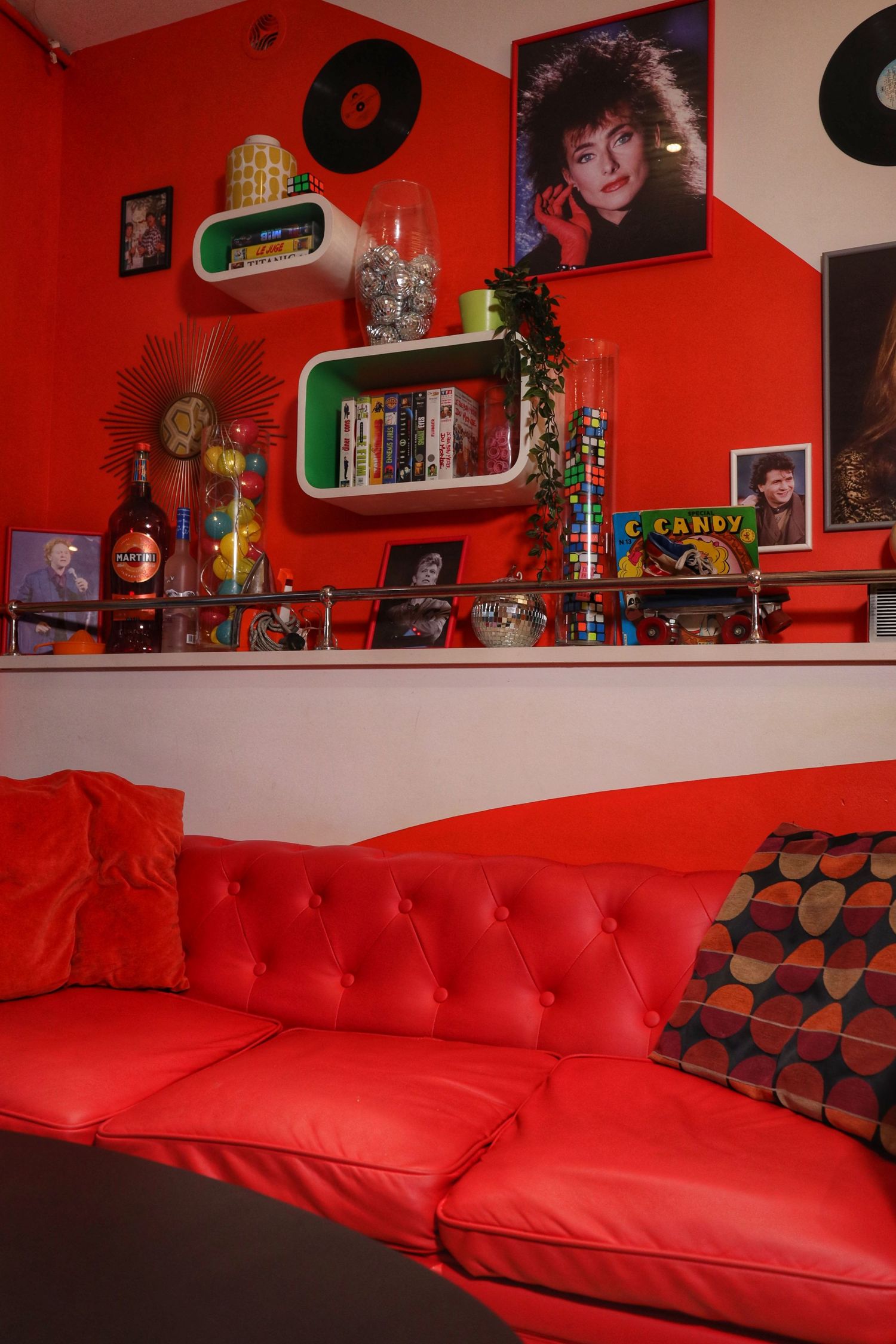 Photographie d’un espace professionnel prise sur site, en lumière naturelle, avec un cadrage pensé pour valoriser l’aménagement du lieu