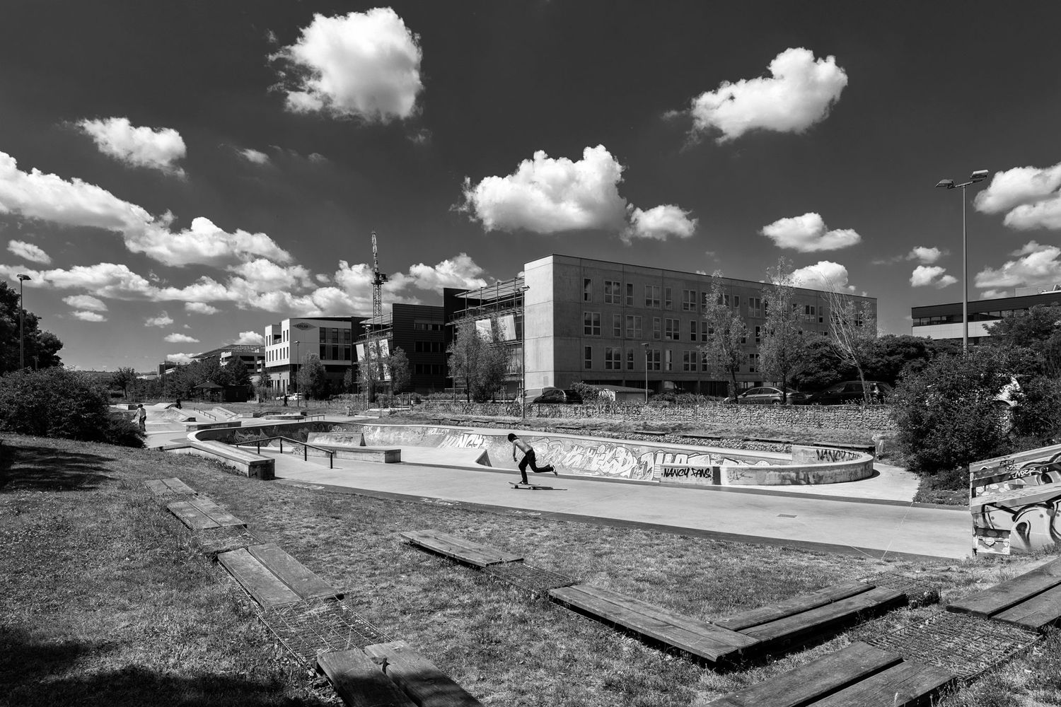 Paysage immortalisé, ambiance graphique, lumière contrastée / Nancy