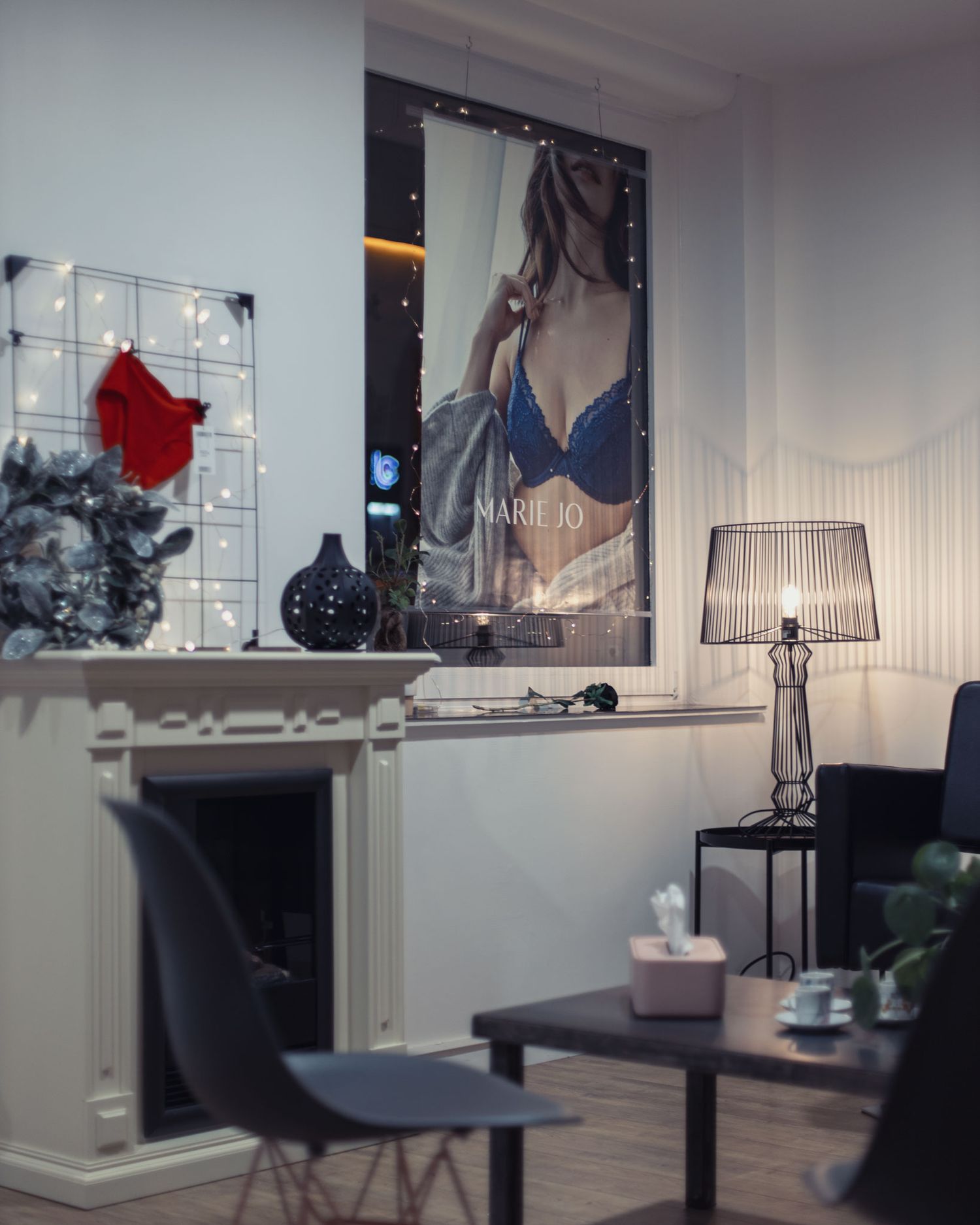 Photographie d’un espace professionnel prise sur site, en lumière naturelle, avec un cadrage pensé pour valoriser l’aménagement du lieu