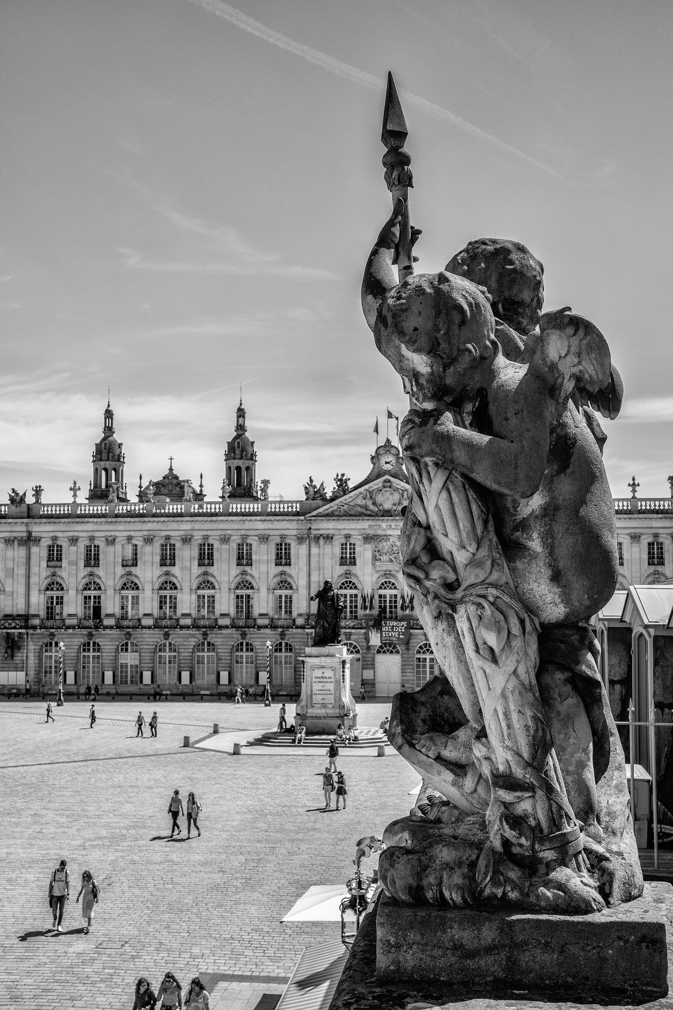 Paysage immortalisé, ambiance graphique, lumière contrastée / Nancy Place Stanislas