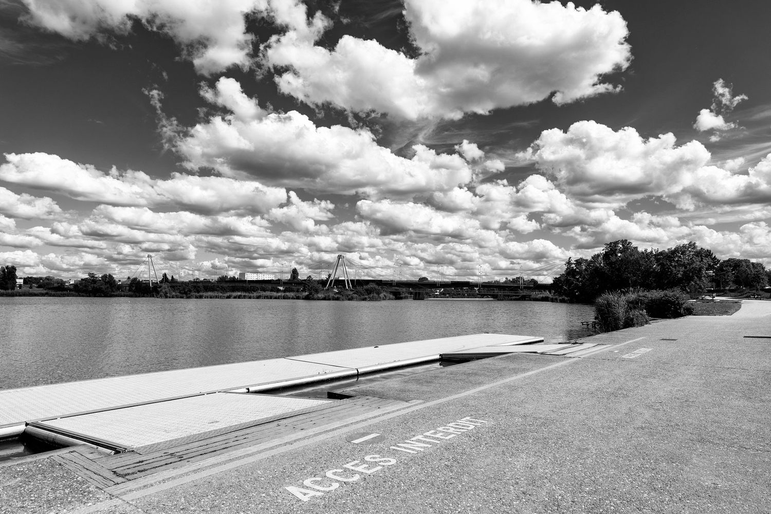 Paysage immortalisé, ambiance graphique, lumière contrastée / Nancy