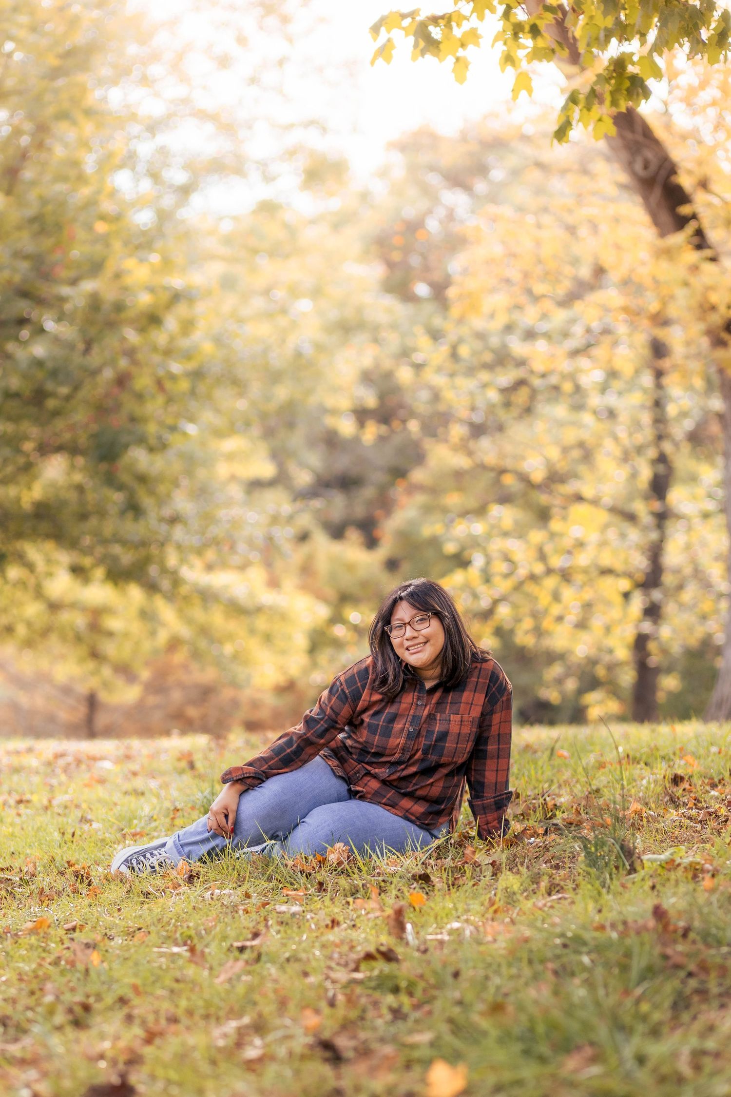 Senior girl sitting in forrest field with casual outfit and natural background