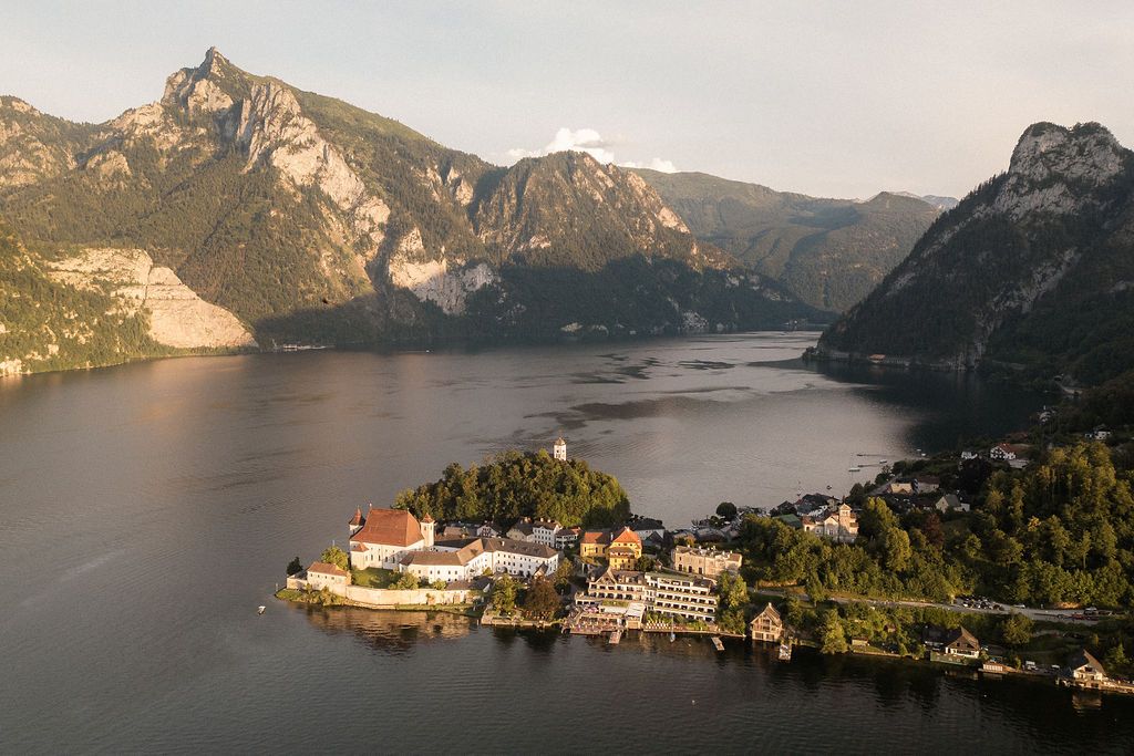 Hochzeit am Traunsee | Hochzeit beim Kloster Traunkirchen | Hochzeitsschifffahrt über den Traunsee | Hochzeitsvideo Traunsee