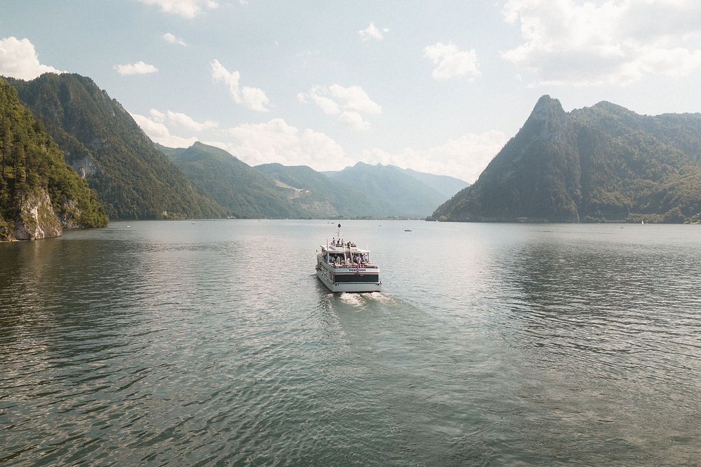 Hochzeit am Traunsee | Hochzeit beim Kloster Traunkirchen | Hochzeitsschifffahrt über den Traunsee | Hochzeitsvideo Traunsee