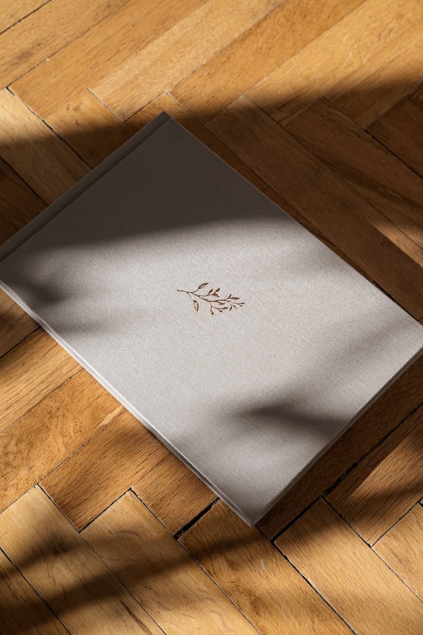 Hochzeitsbuch, Fotobuch von Laura & Dhan Hochzeitsfotograf Wien, Niederösterreich, Wachau und Krems