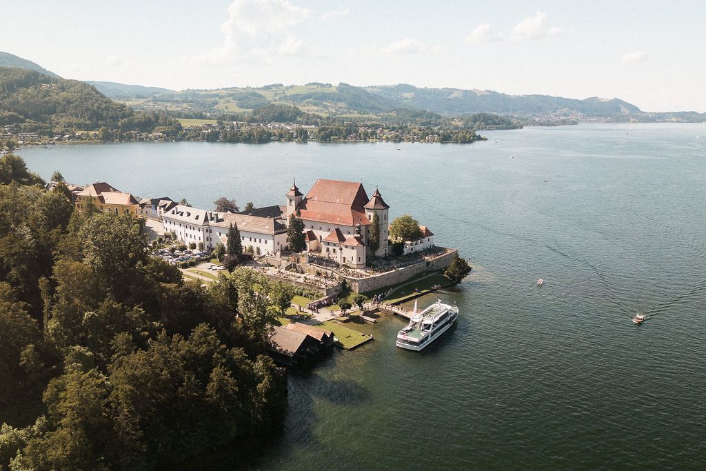 Hochzeit am Traunsee | Hochzeit beim Kloster Traunkirchen | Hochzeitsschifffahrt über den Traunsee | Hochzeitsvideo Traunsee