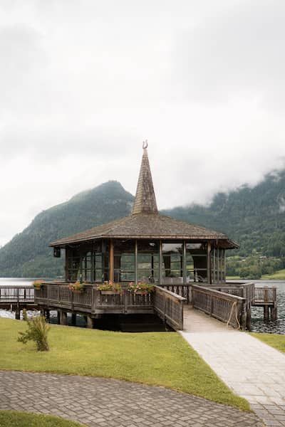 Aufnahme des Musikpavillon am Grundlsee von außen.