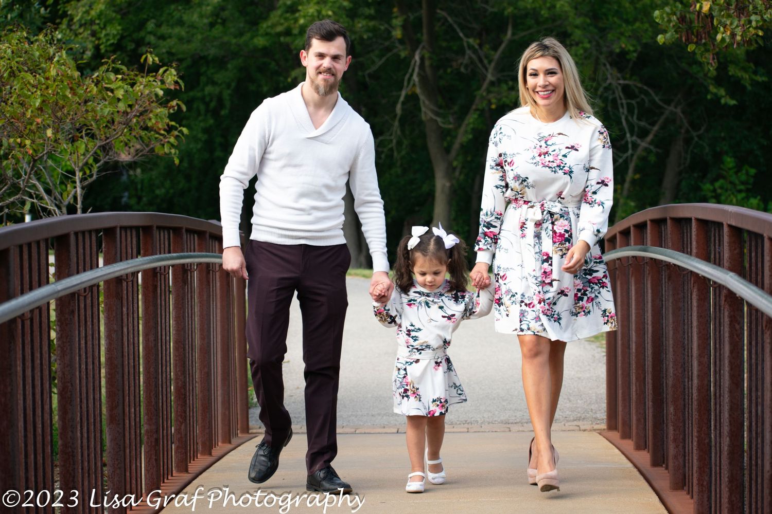 A St. Louis City photographer who focuses on Family Lifestyle and Pet Photography