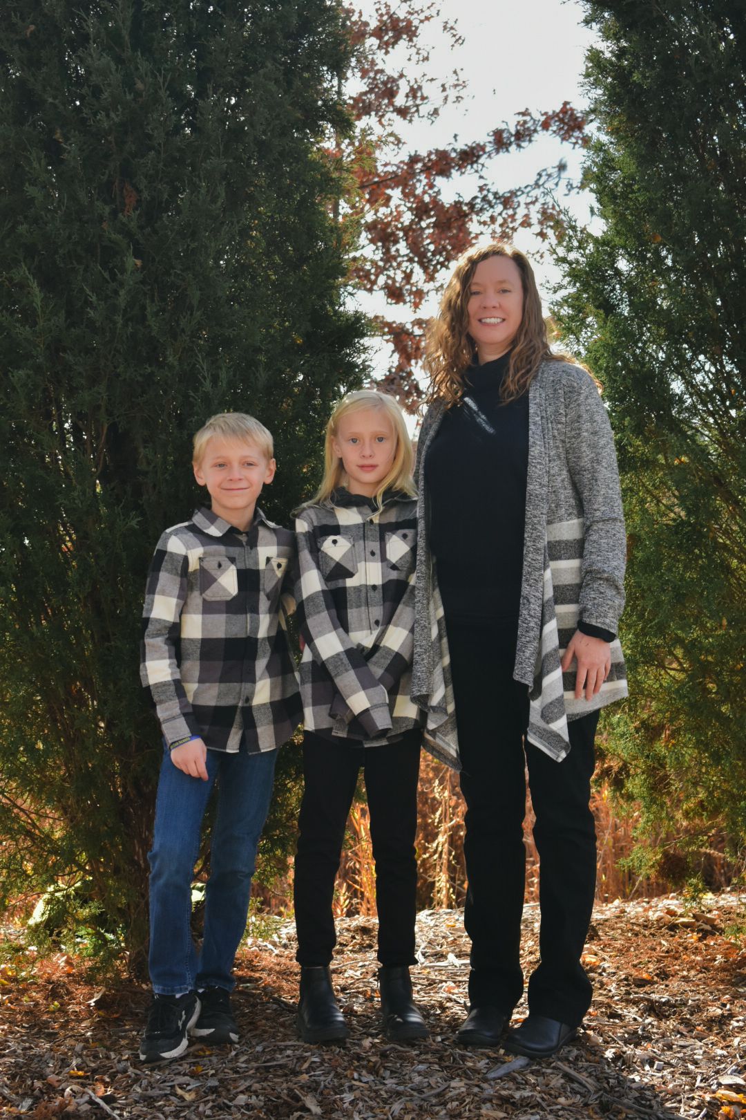 St. Louis lifestyle & pet photographer, Lisa Graf Photography in Columbia, MO for family pictures at Stephen's Lake