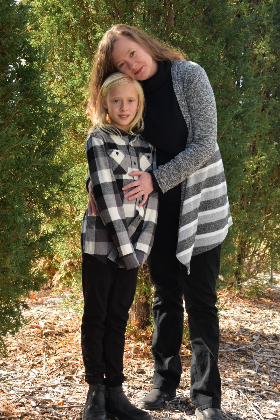 St. Louis lifestyle & pet photographer, Lisa Graf Photography in Columbia, MO for family pictures at Stephen's Lake