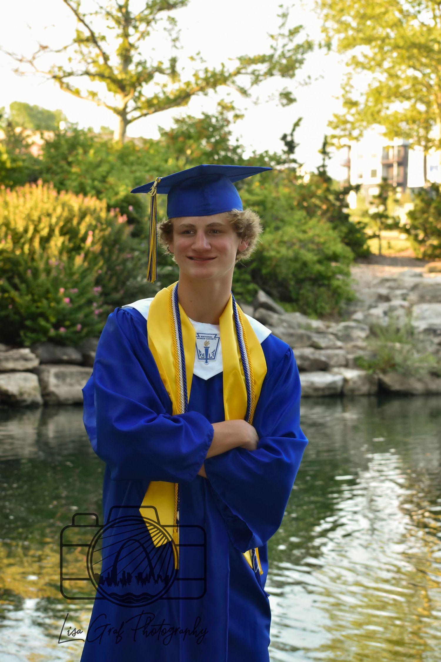 A St. Louis City photographer who focuses on Family Lifestyle and Pet Photography, cap and gown sessions for seniors in high school, college