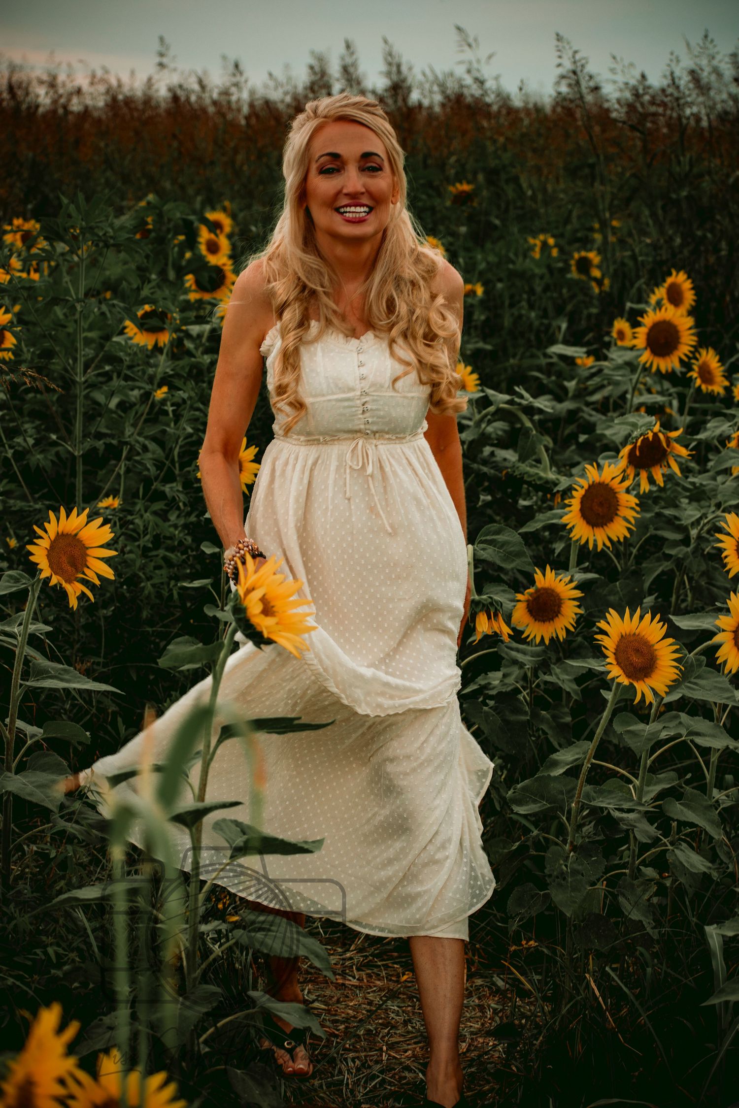 A St. Louis City photographer who focuses on Family Lifestyle and Pet Photography. Sunflower minis at Columbia Bottom Rock Reservation