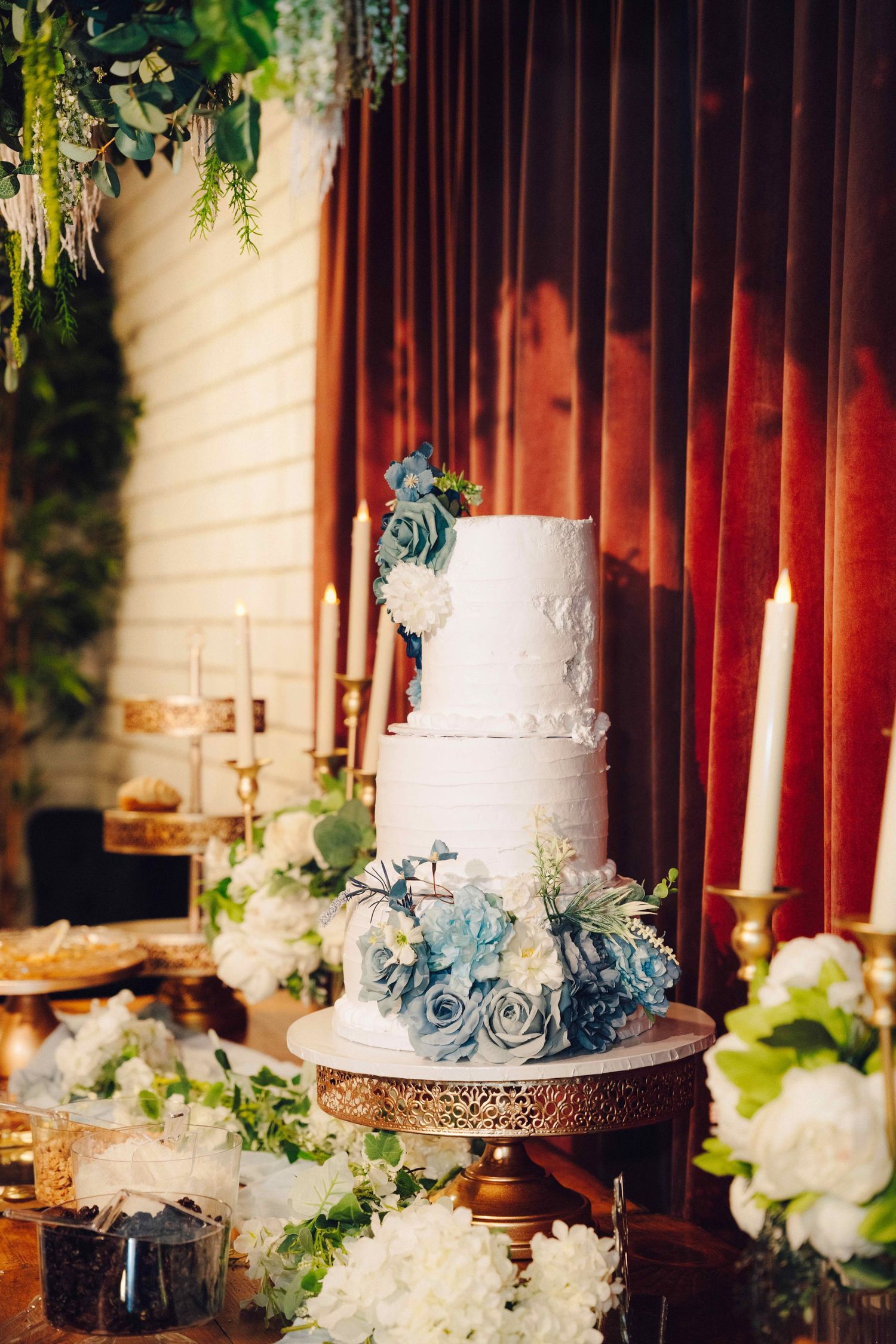 Wedding cake detail at DoubleTree Rosemead wedding reception