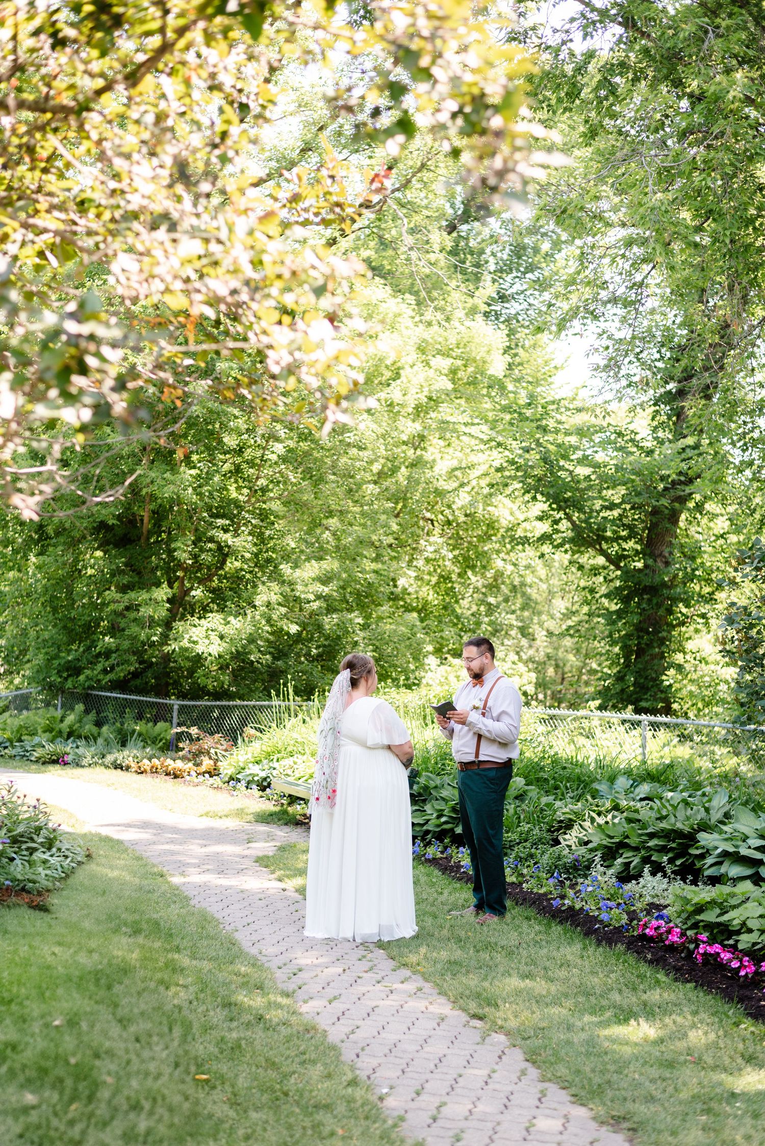 Man reads his vows in park to finance