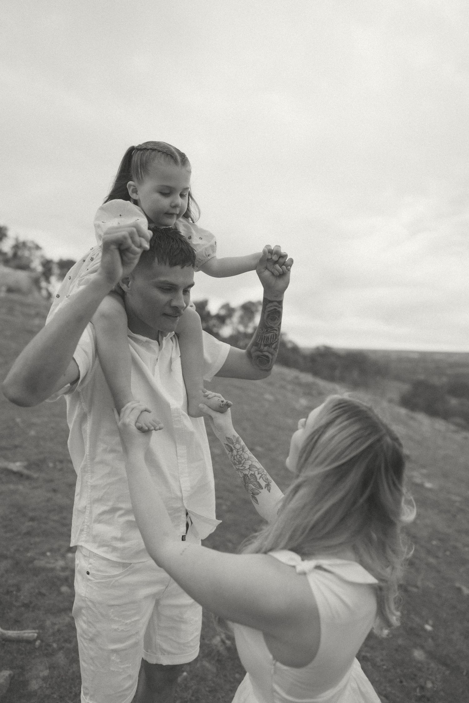 Perth Family Photographer, perth hills bells rapids, brigadoon photoshoot happy family playfull