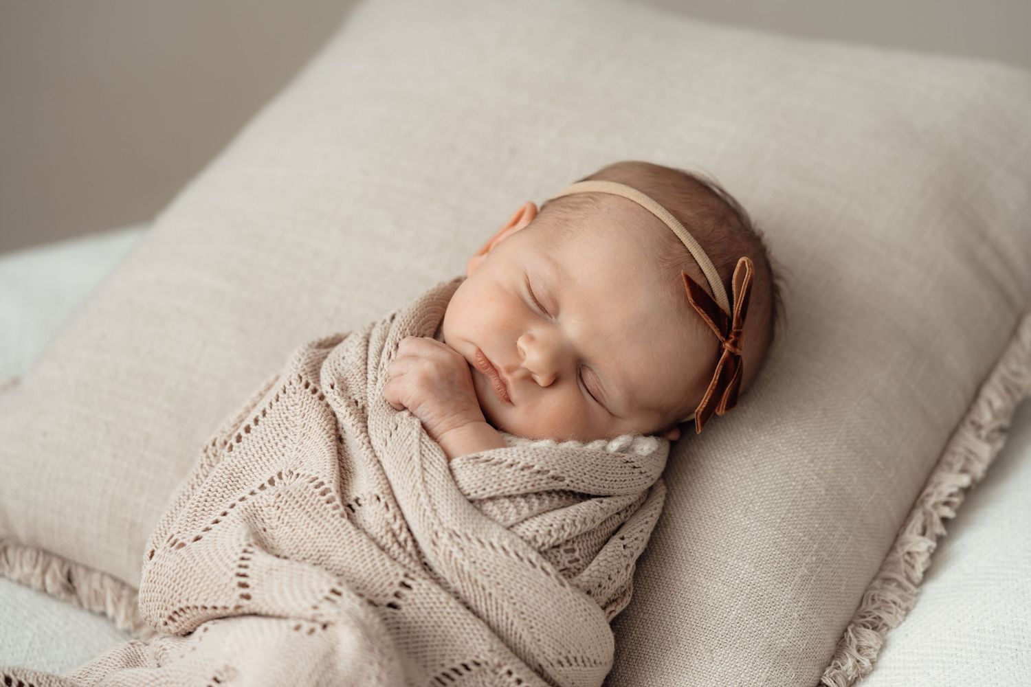Perth Newborn Photographer, newborn snuggles, canning vale home studio photographer, sleepy newborn, posed newborn, natural light blanket