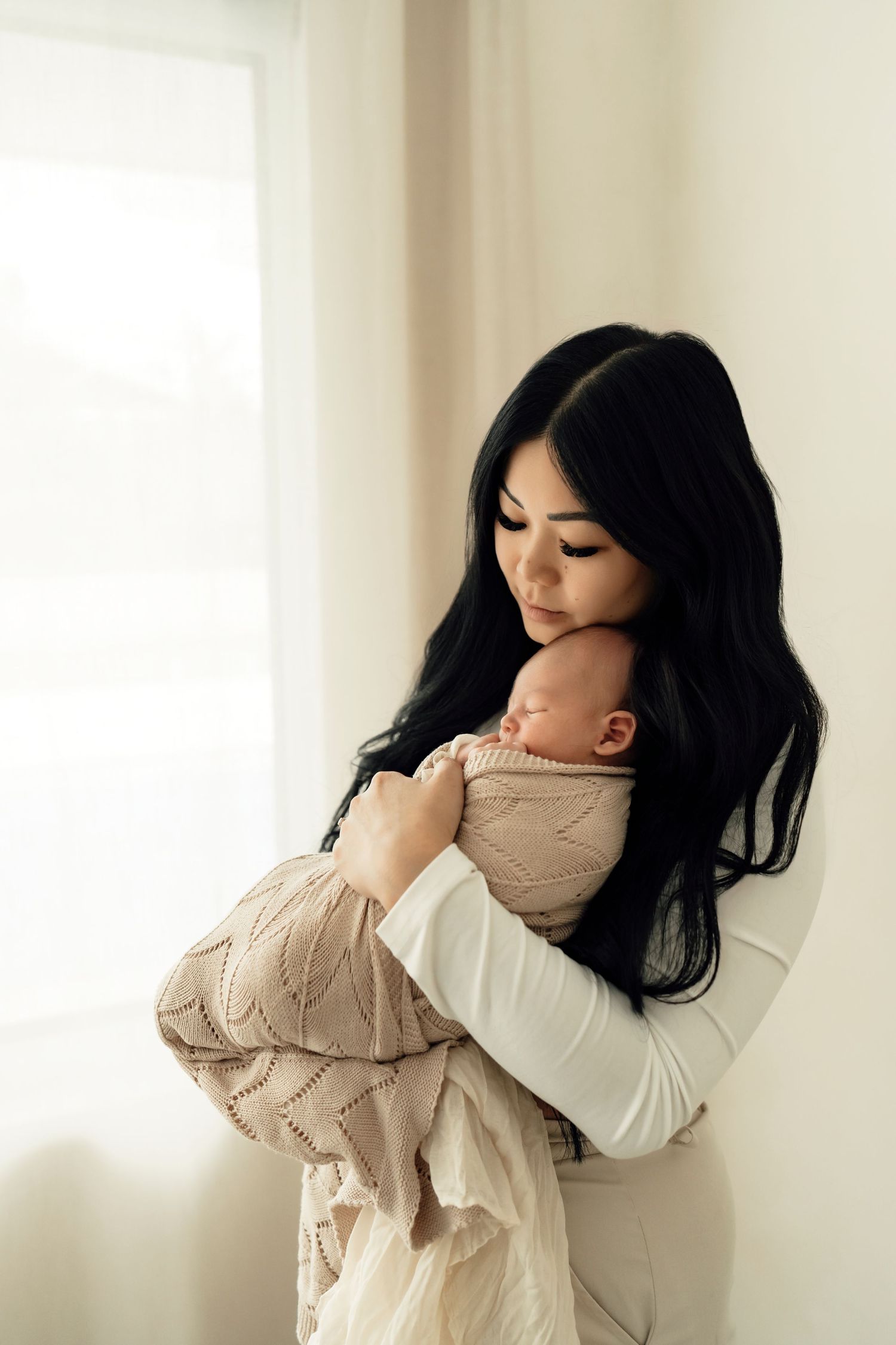 Perth Newborn Photographer, newborn snuggles, canning vale home studio photographer, sleepy newborn, posed newborn, natural light  mum