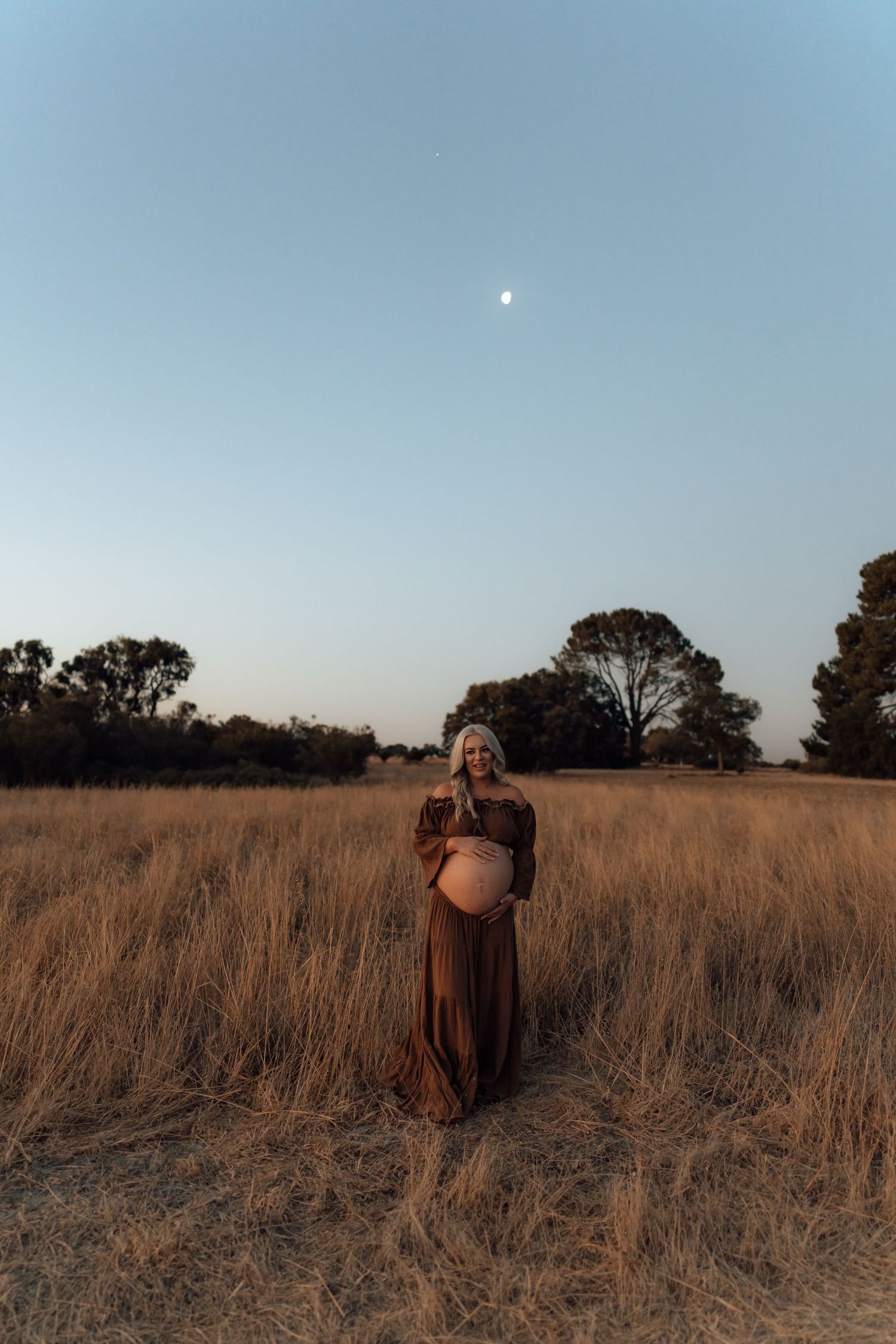 Perth Maternity Photographer, golden hours, golden tones, golden fields pregnancy bump, blue hour, twilight photos