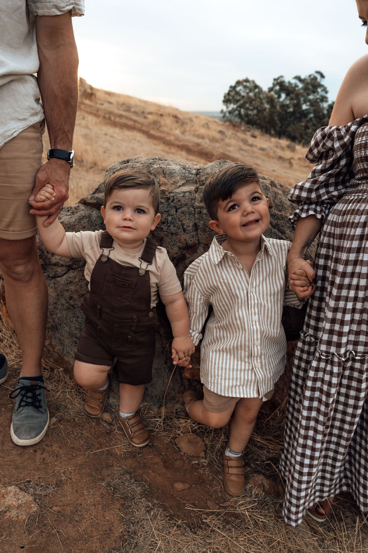 Perth Family Photographer, two boys in perth hills, pregnancy photoshoot, mum and dad candid boy mum