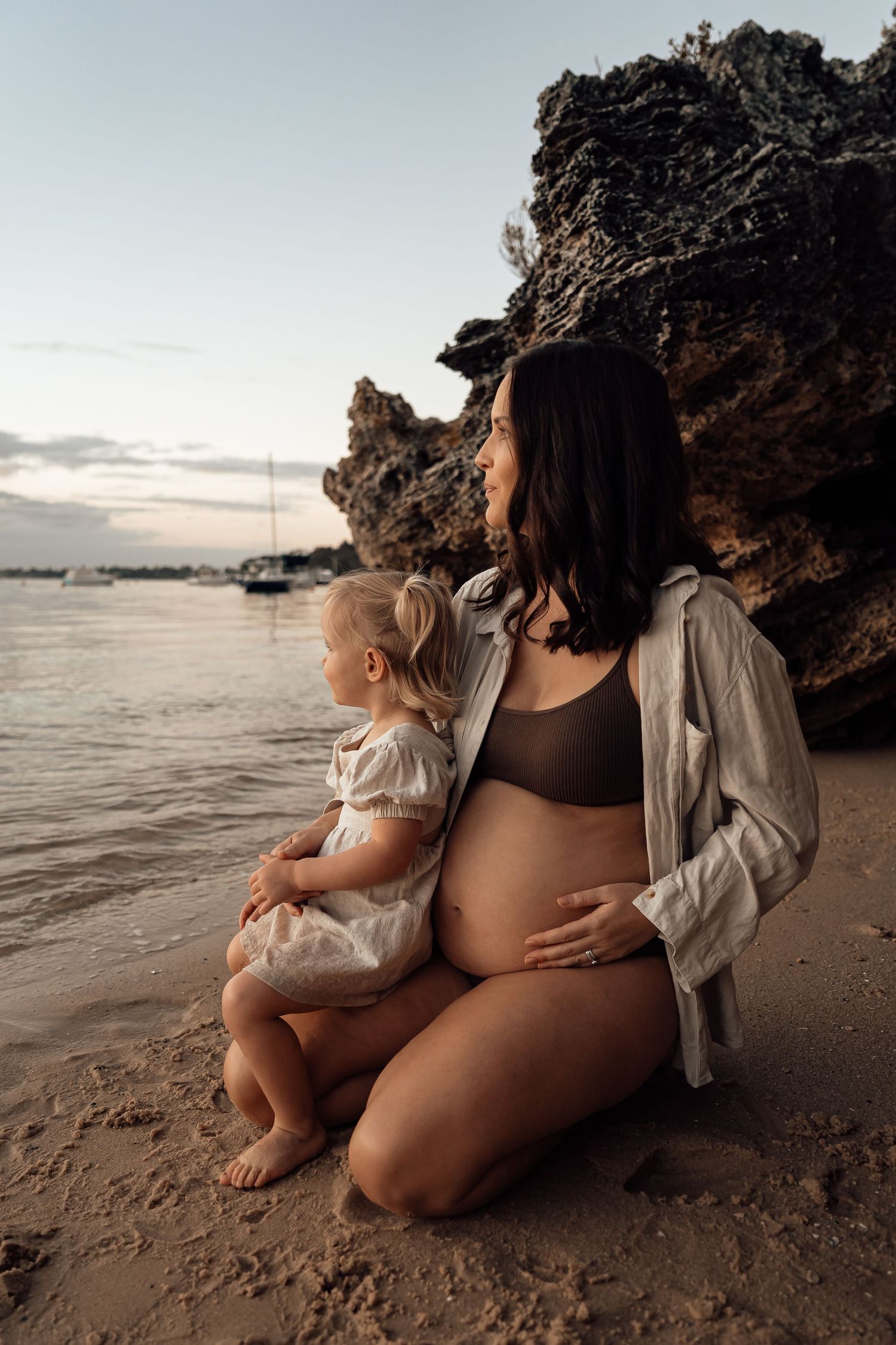 Perth Maternity Photographer, mum and daughter photo, perth river pregnancy candid cuddles motherhood