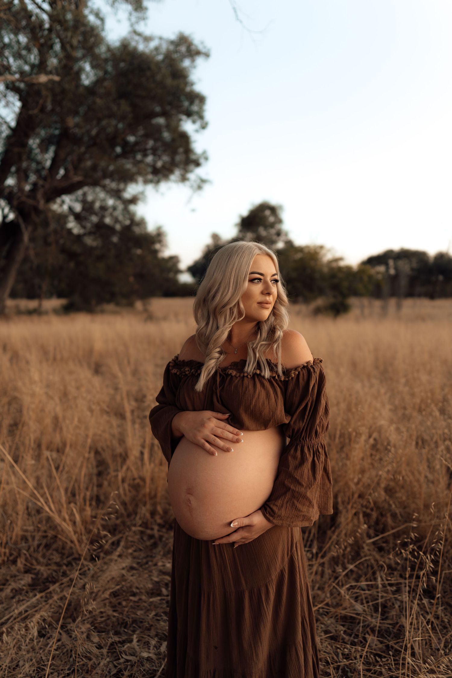 Perth Maternity Photographer, golden hours, golden tones, golden fields pregnancy bump