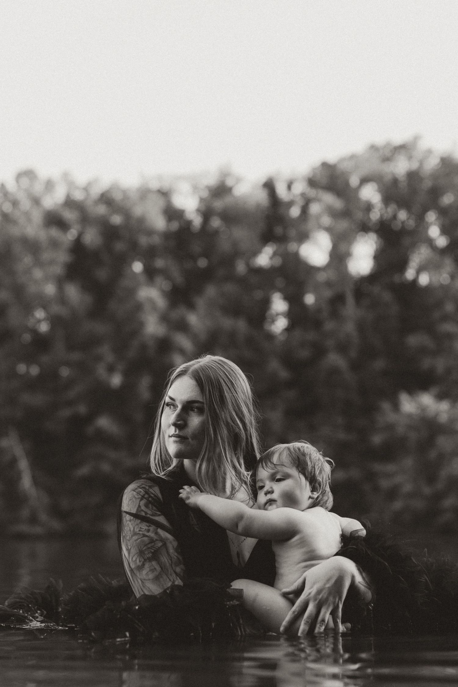 Beautiful Baltimore Family Portraits — Modern Newborn \u0026 Family Photographer  Rebecca Wyatt, image size:1500x2249