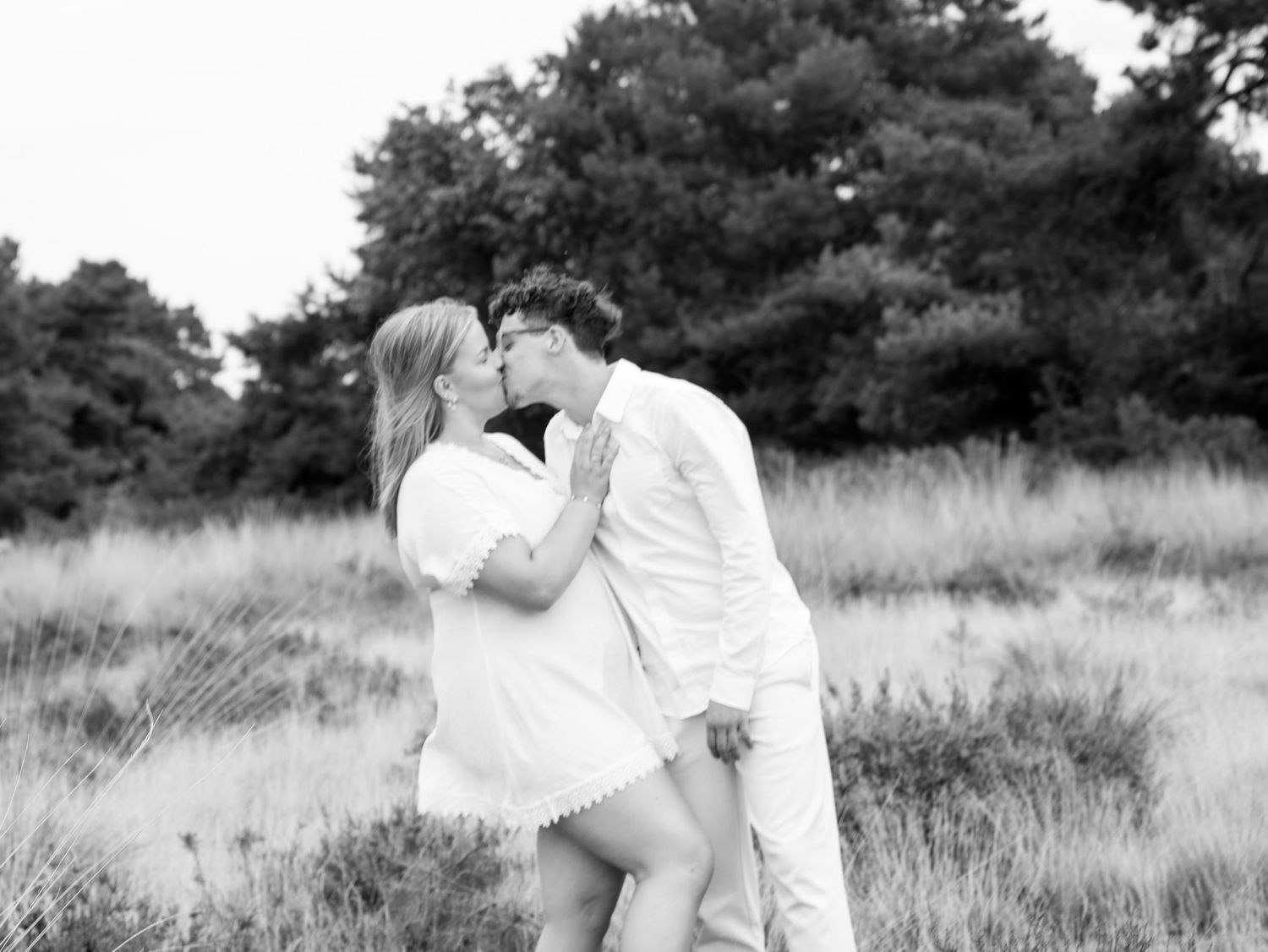 Couple fotoshoot bij Urnenvelden in Weert