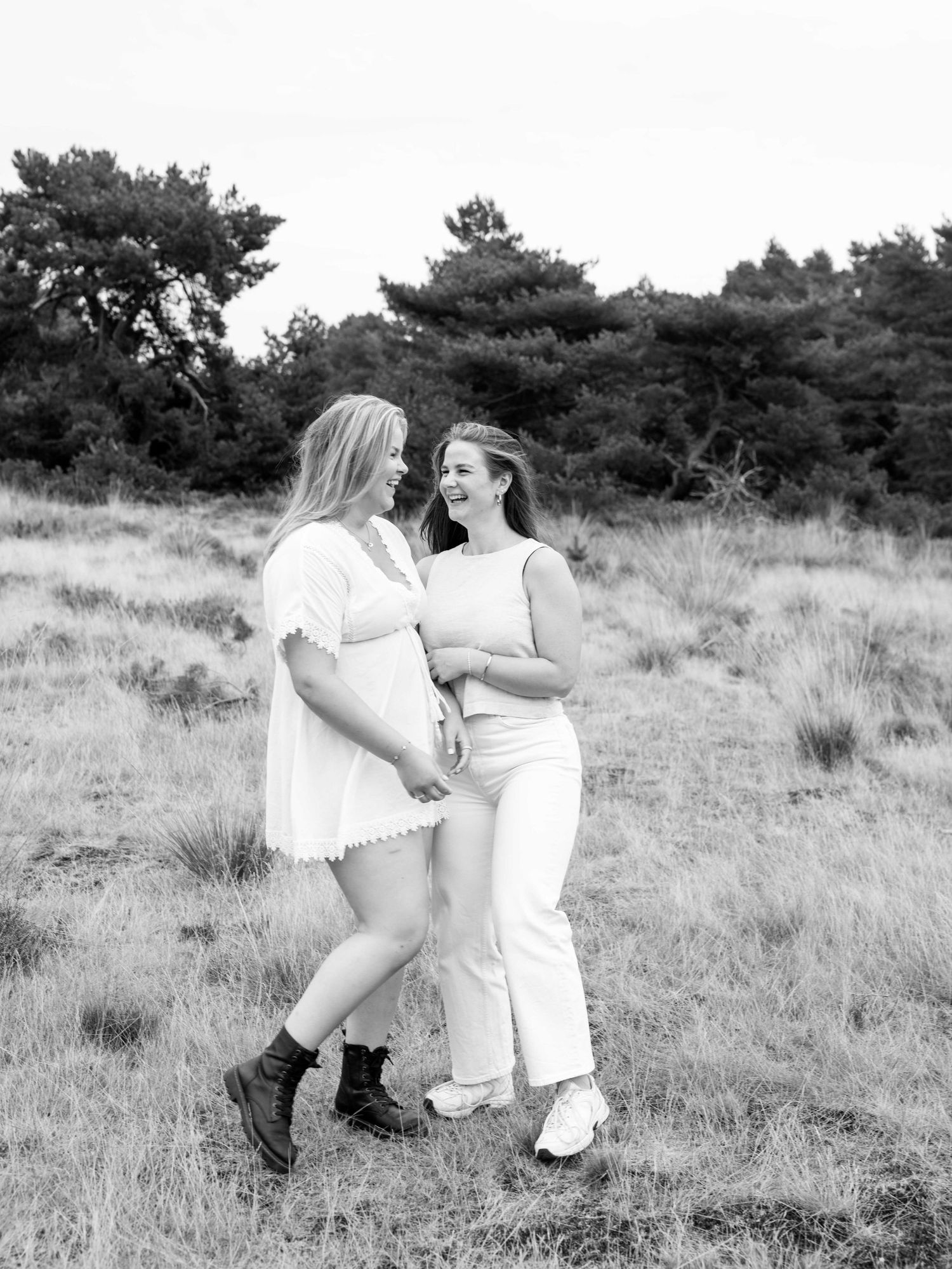 Friends fotoshoot bij Urnenvelden in Weert
