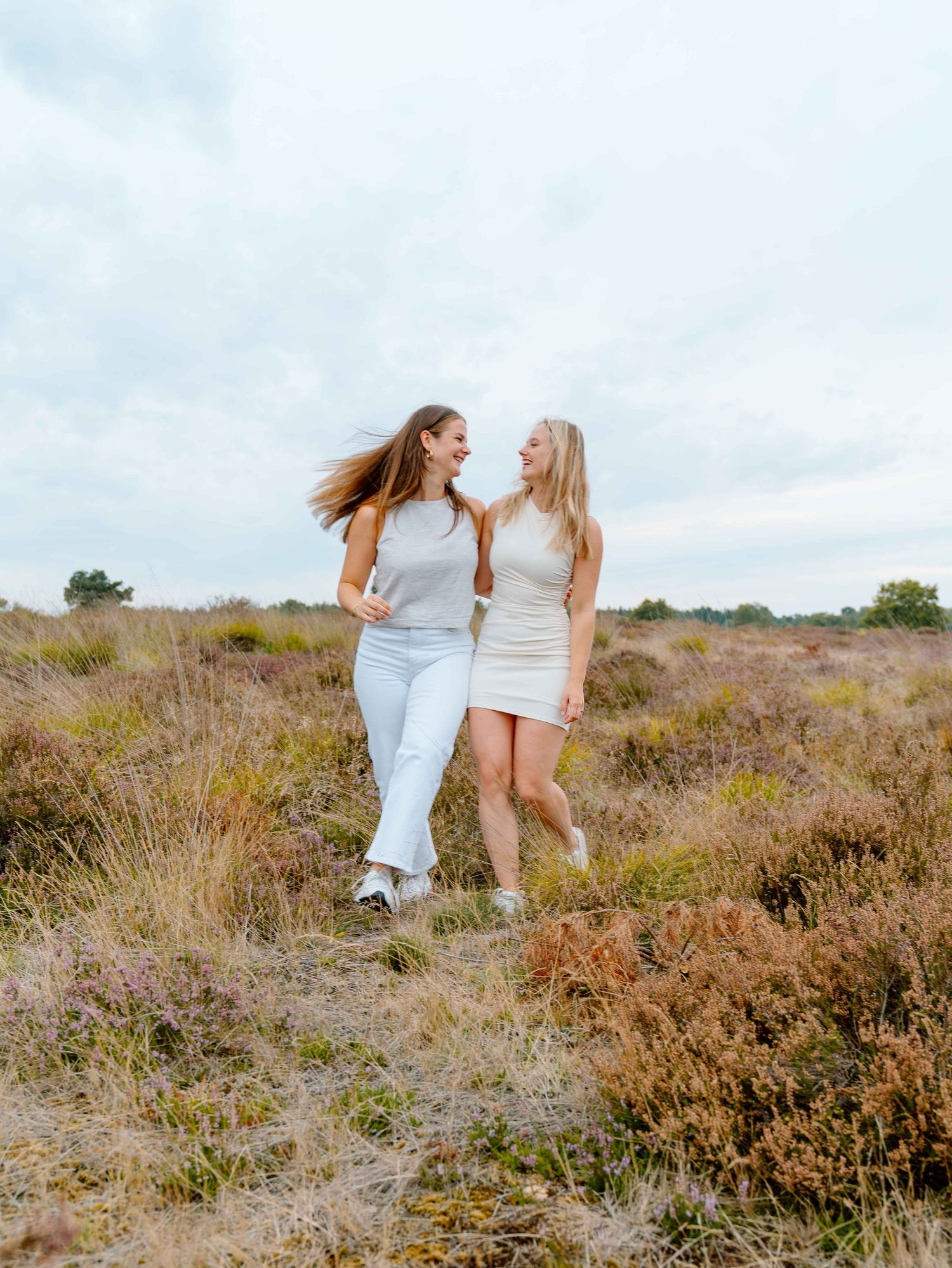 Friends fotoshoot bij Urnenvelden in Weert