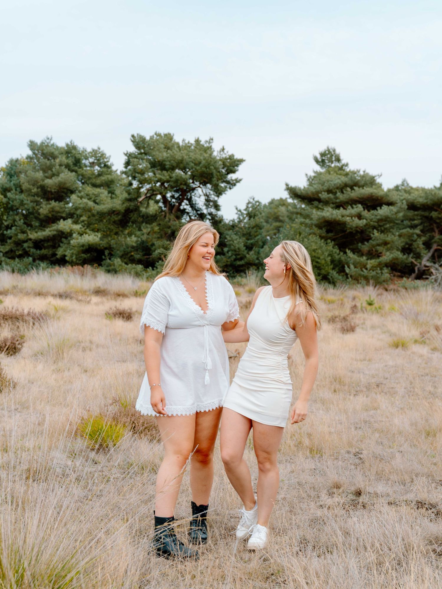Friends fotoshoot bij Urnenvelden in Weert