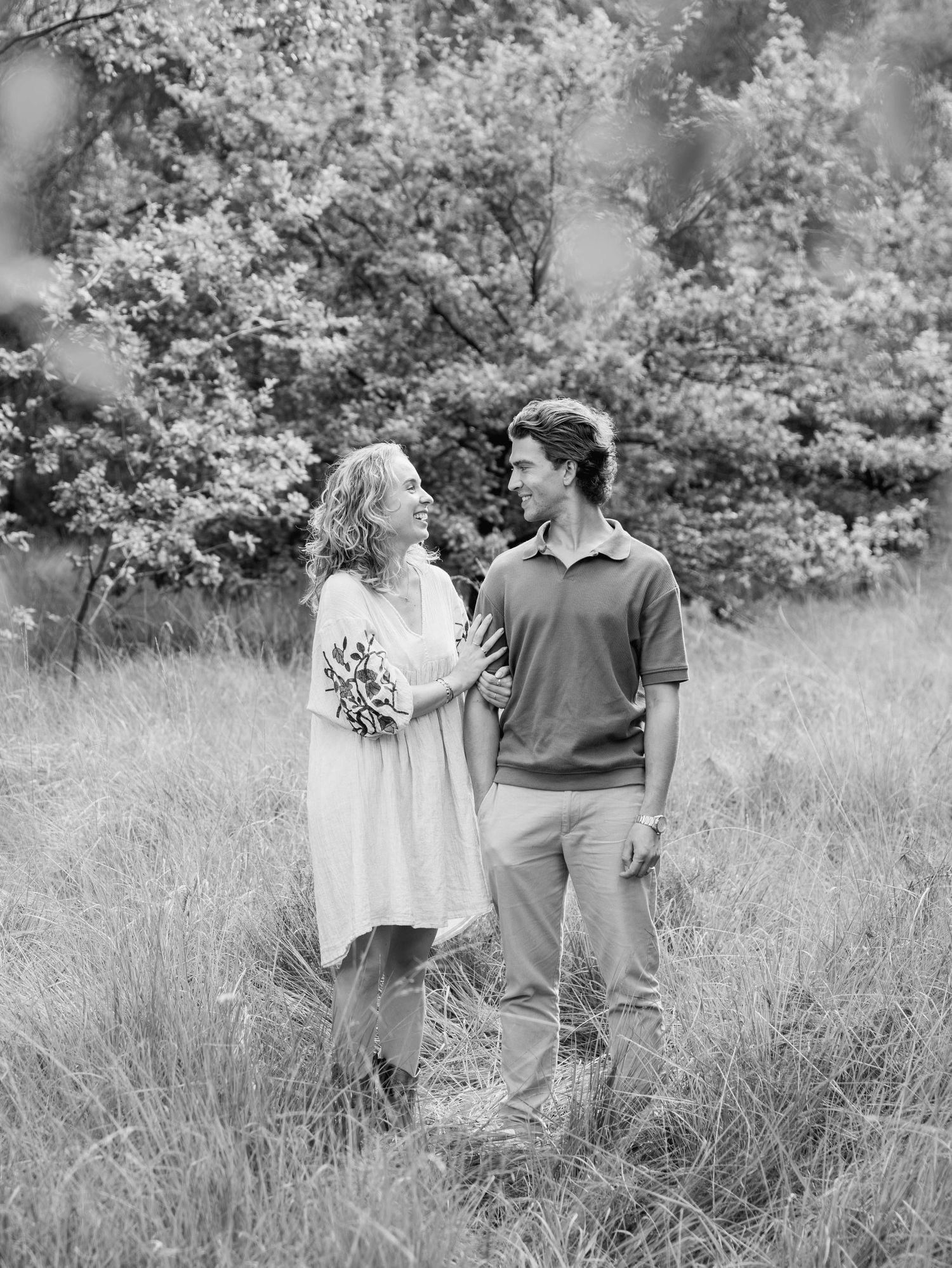 Couple fotoshoot bij Urnenvelden in Weert
