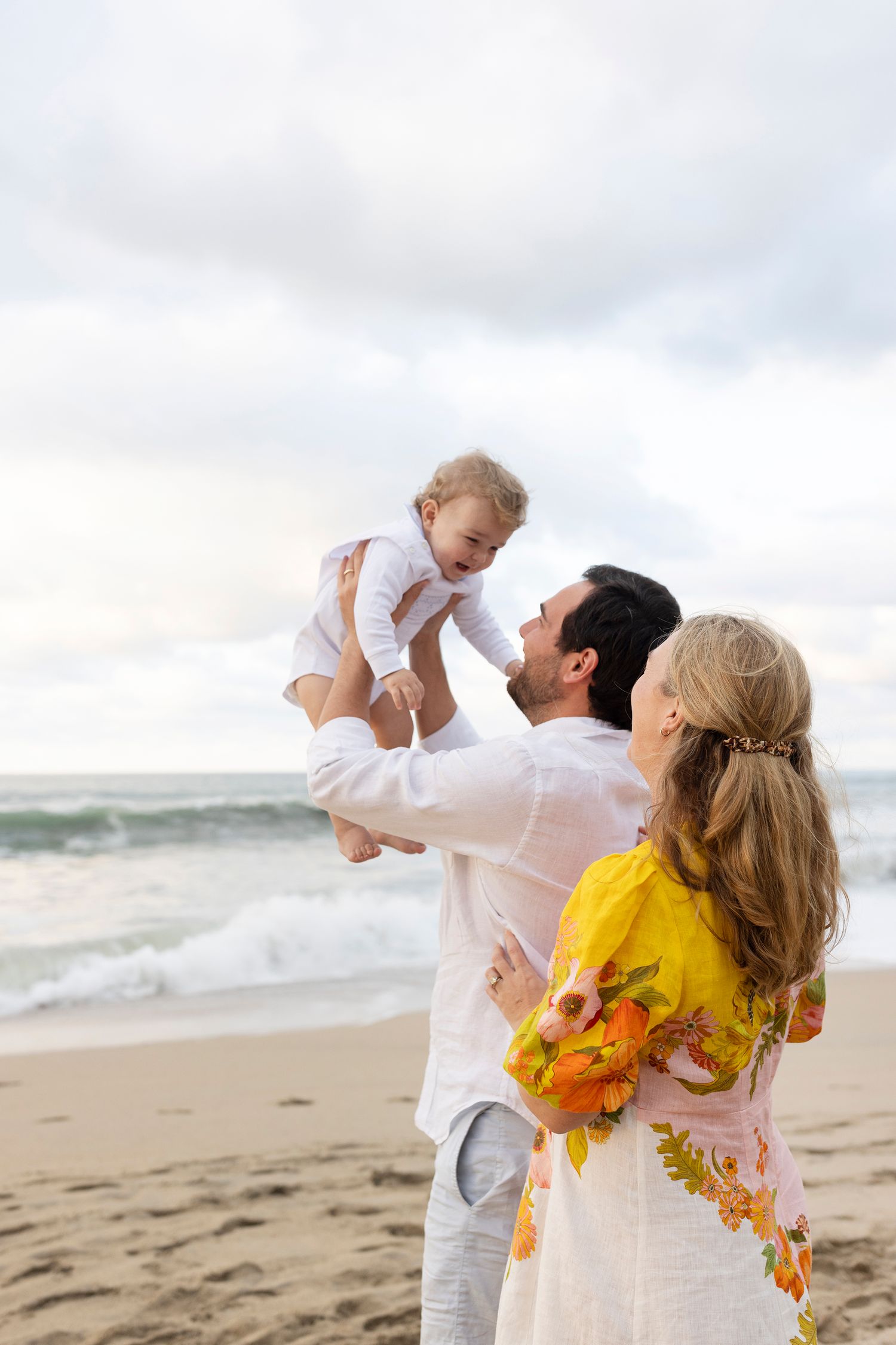 Sayulita family photographer capturing playful beach portraits, genuine connections and unforgettable moments during your Mexico vacation.