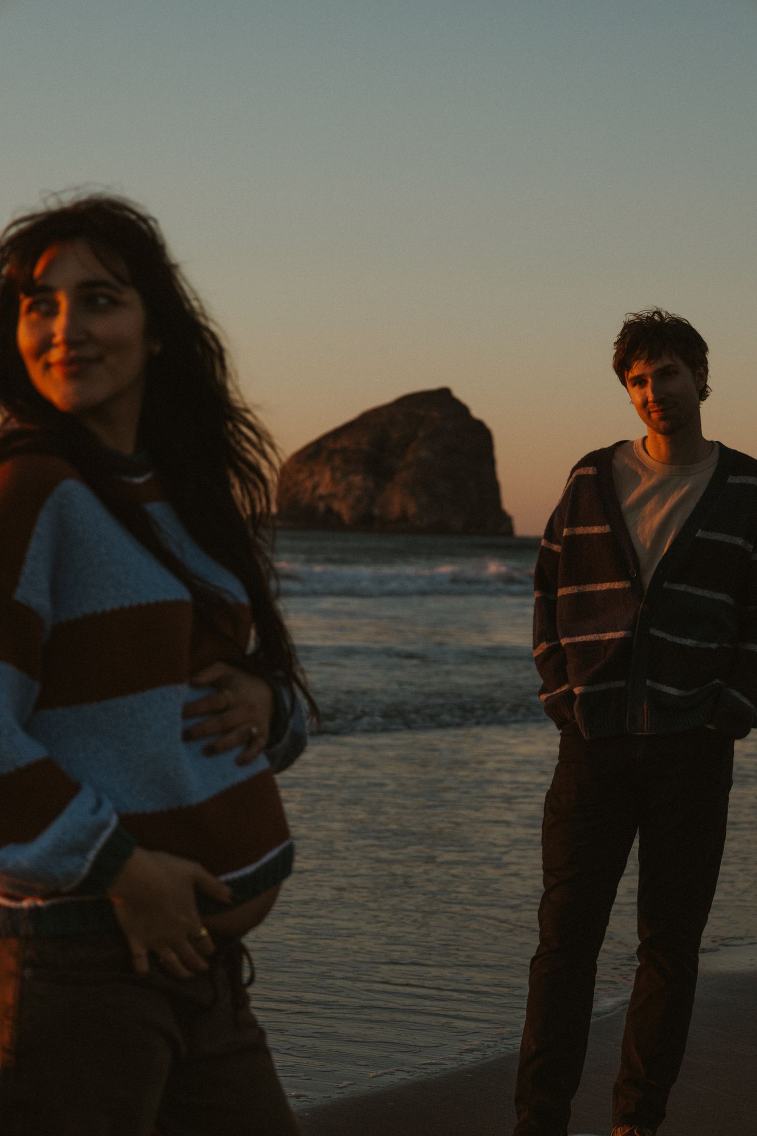 Oregon Coast maternity session couples photographer PNW