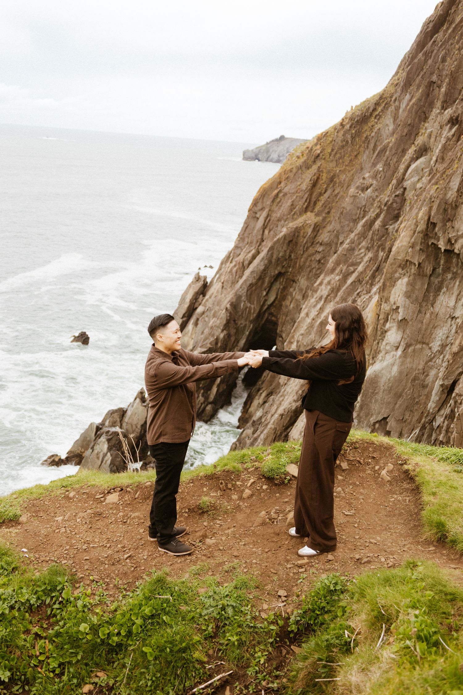 Elk flats proposal photographer candid intimate moment on oregon coast cliffside