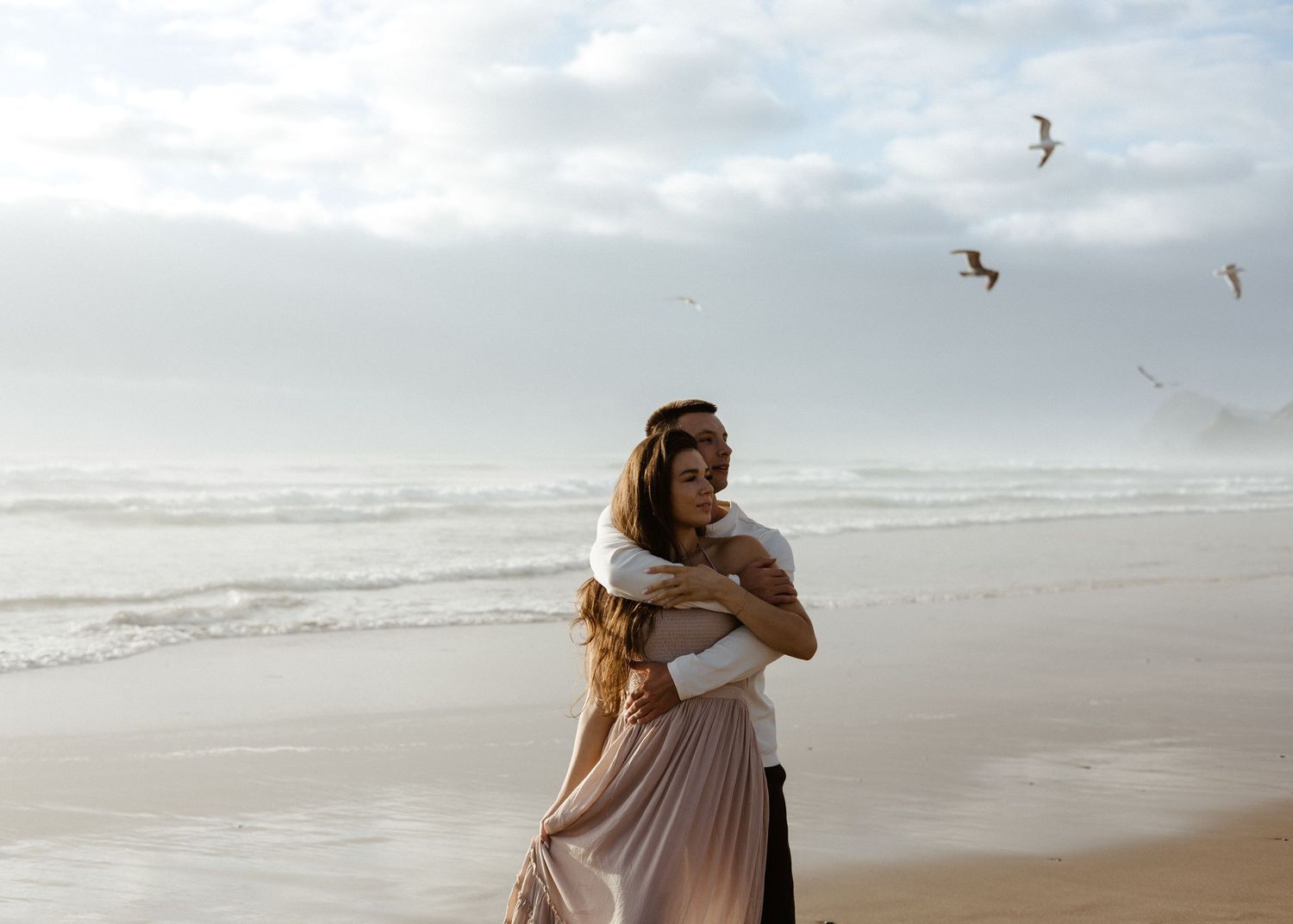 seagull photobomb during oregon coast family session with PNW wedding photographer