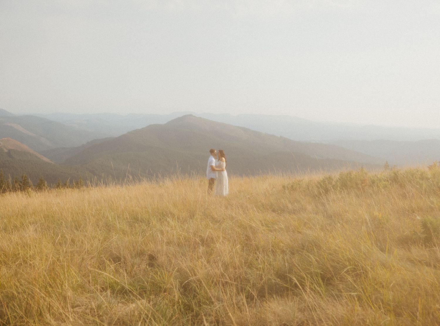 Oregon intimate wedding photography emotional candid moments