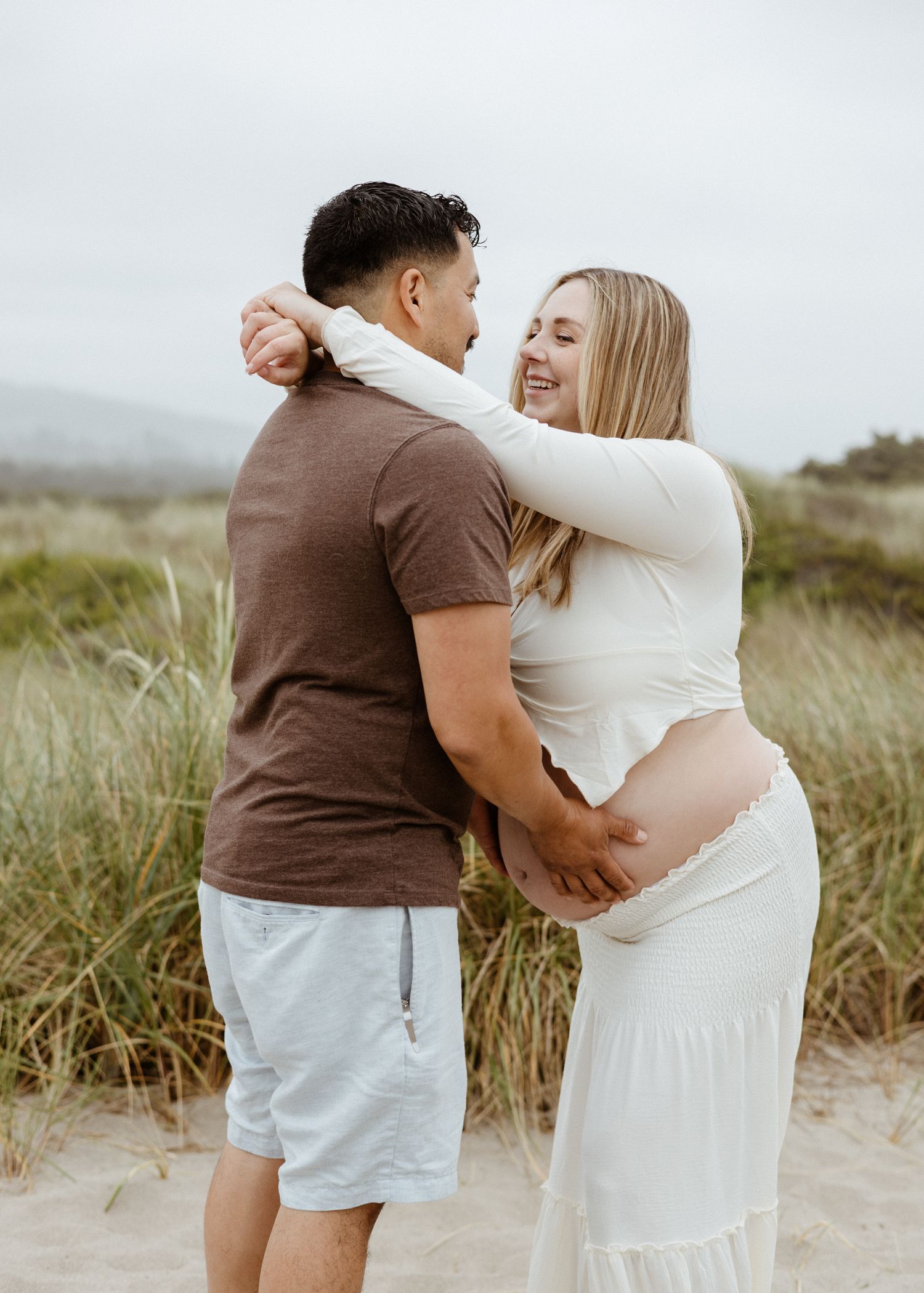 Willamette Valley Wedding photographer maternity session Pacific City.