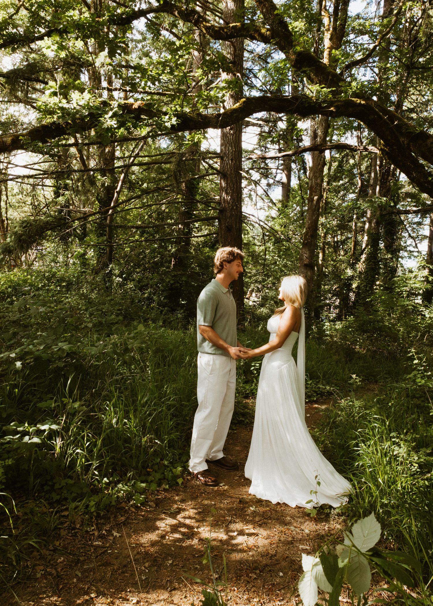 Under the trees in the willamette valley, golden hour engagements Oregon, Portland