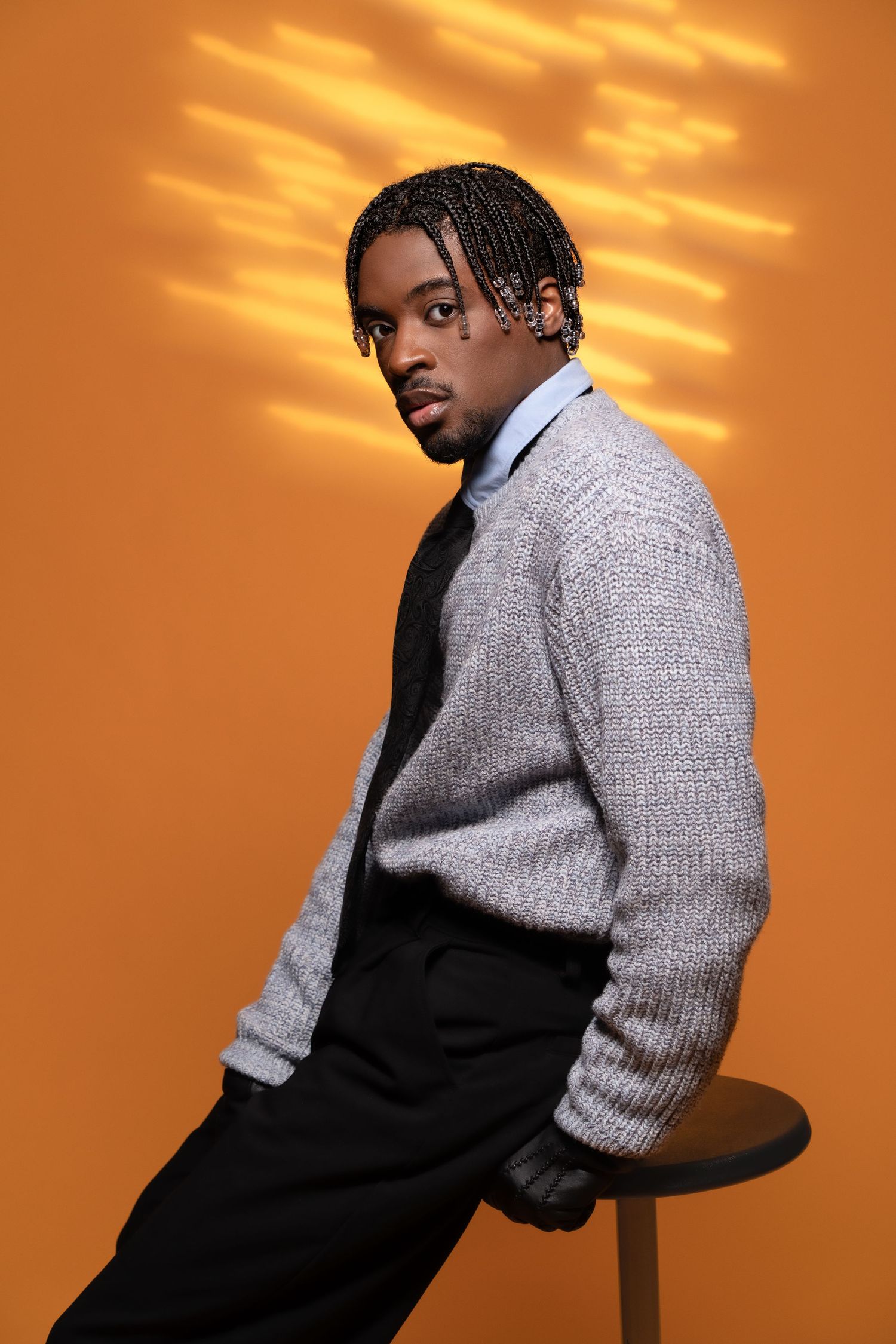 mode, fond coloré, mode homme, modèle masculin, studio