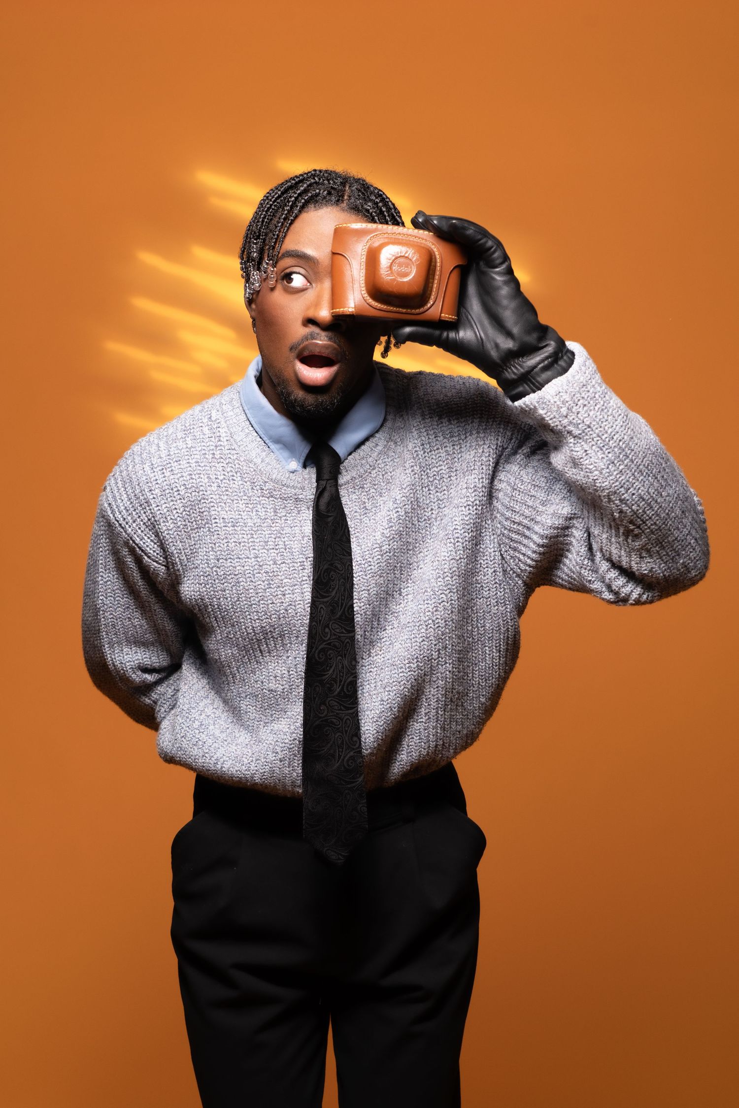 mode, fond coloré, mode homme, modèle masculin, studio