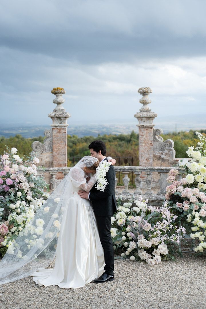 Hochzeit im Castello di Celsa in der Toskana, Italien. Vintage Brautkleid, Hochzeitsfotograf Toskana, Hochzeitsfotograf Italien,