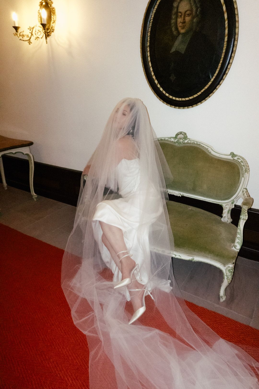 Vintage Brautkleid, Hochzeitsfotograf Schloss Vollrads, hochzeitsfotograf frankfurt, Italien Hochzeit, beste Hochzeitsfotografin Europa