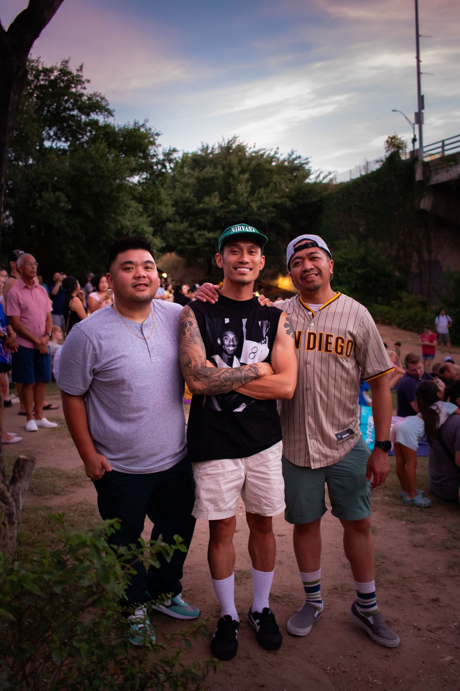 3 friends posing for picture