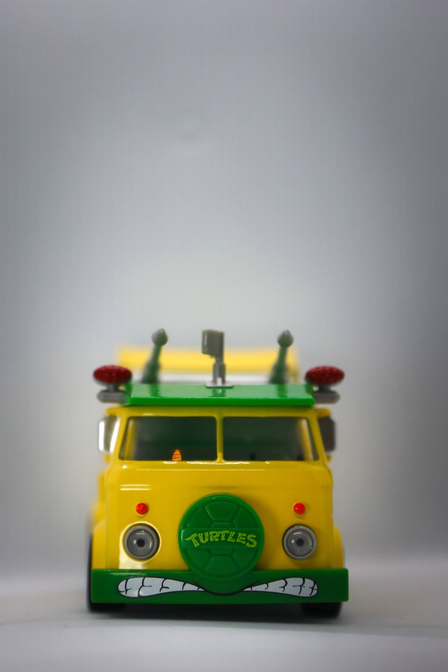 teenage mutant ninja turtles van toy