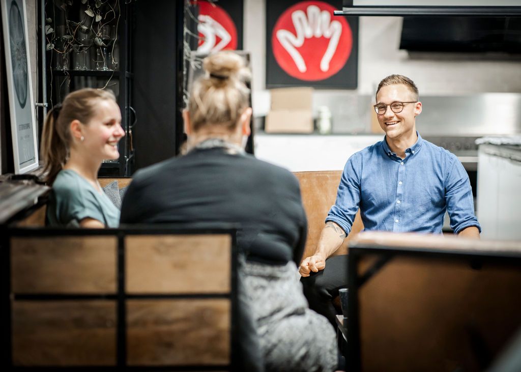 Brandingfotograf i Jylland – virksomhedsmøde med naturlige og ægte billeder
