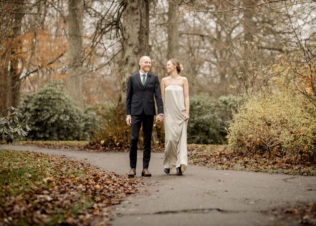 Bryllupsbilleder inspiration med fokus på relation og nærvær. Bryllupsfotograf i Randers