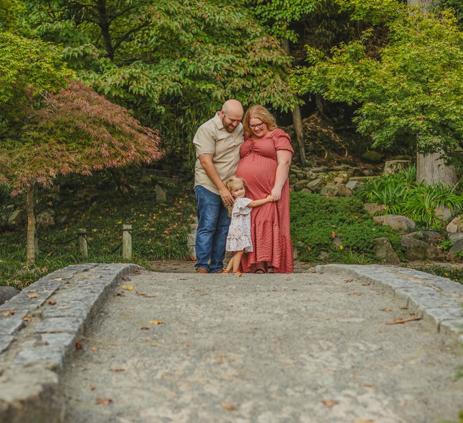 maternity session in maymont japanese gardens