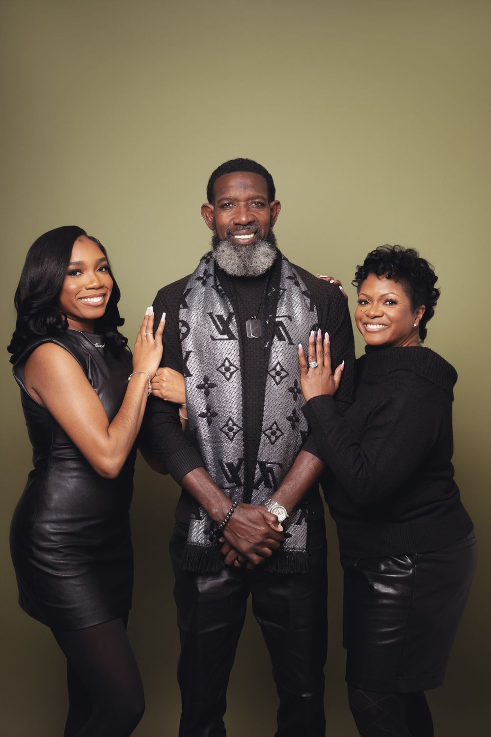 Taren family session photographed by New Captures Photography